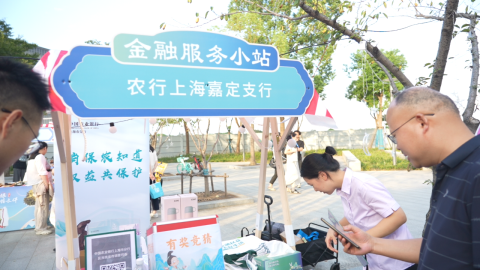 么紧张, 他被提及最