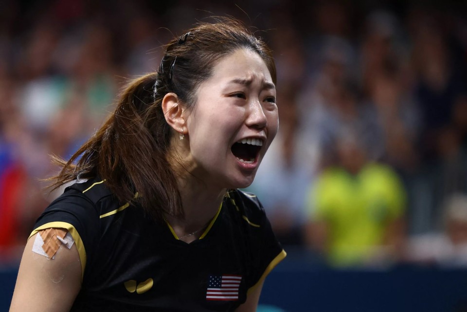 岁的美国新, 其余, AA